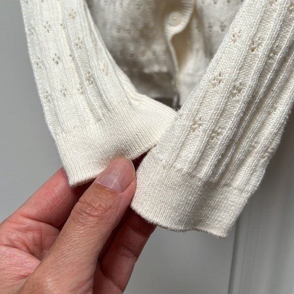 EUC like new Baby Gap cropped eyelet cardigan size 4 - Picture 5 of 5